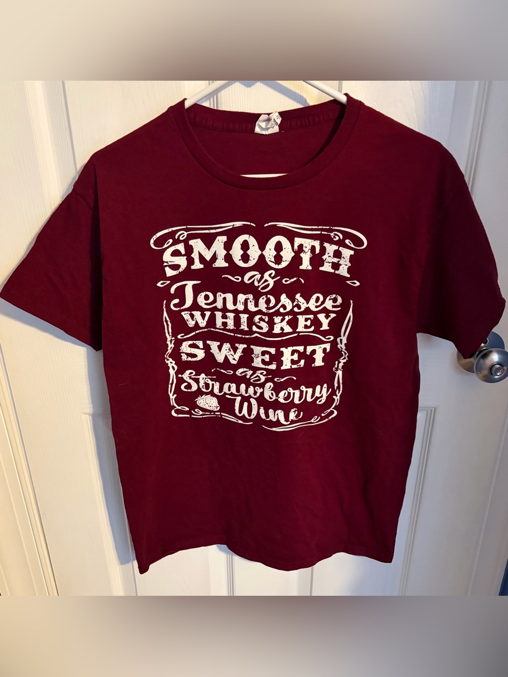Smooth As Tennessee Whiskey Sweet As Strawberry Wine T-Shirt, Size Medium NWOT